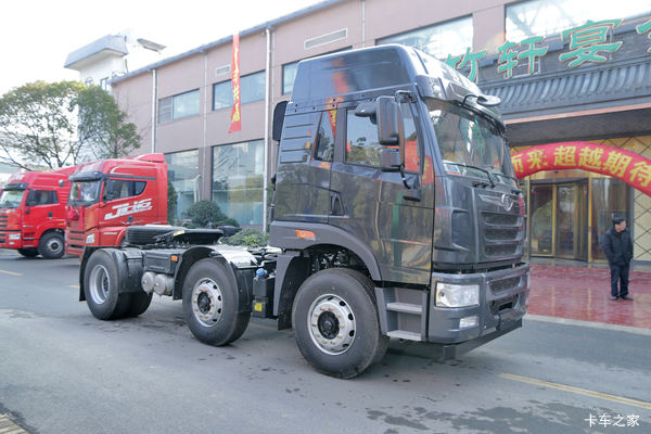 青岛解放 悍V重卡 375马力 6X2牵引车(CA4252P1K15T3E5A80)