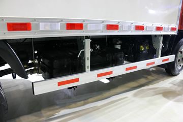 ���� ����TX 103���� 3.655�׵�����ʽ�Ῠ(CNG/����)(BJ5031XXY-CB)ͼƬ