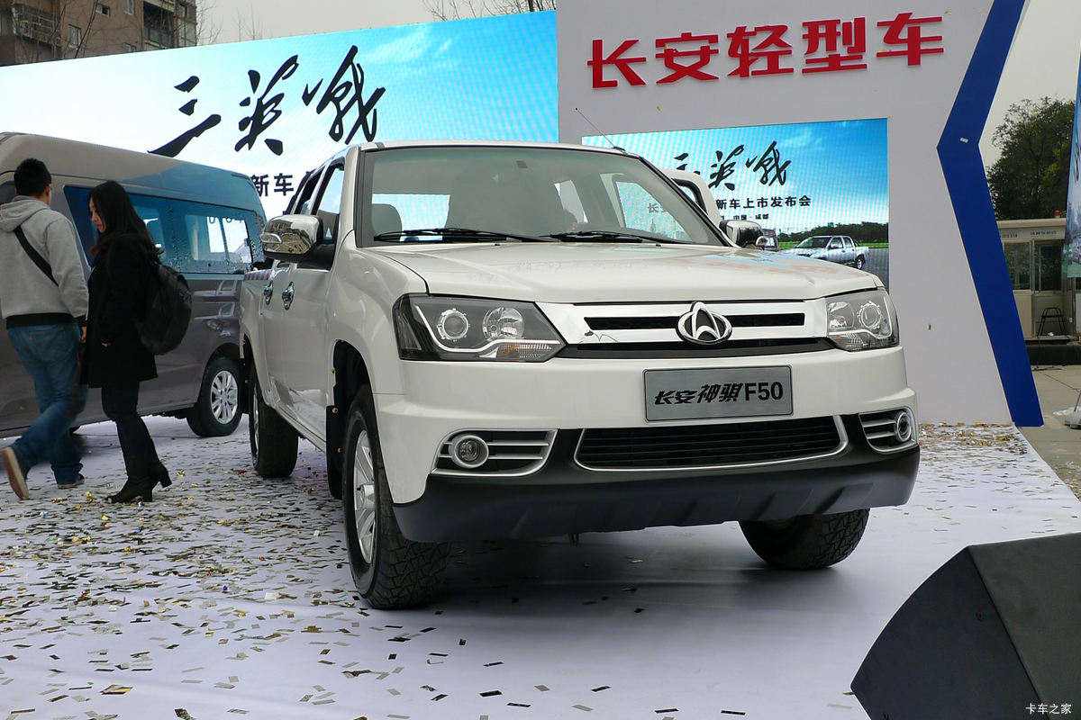 长安轻型车 神骐F50 舒适版 2.2L汽油 106马力 两驱 短轴双排皮卡