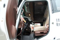 中国重汽 斯太尔D7B重卡 380马力 6X4 危化品牵引车(ZZ4253N3241D1NW)