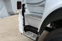 中国重汽 斯太尔D7B重卡 380马力 6X4 危化品牵引车(ZZ4253N3241D1NW)