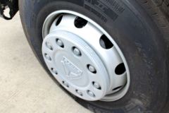 中国重汽 斯太尔D7B重卡 380马力 6X4 危化品牵引车(ZZ4253N3241D1NW)