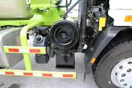 雷萨&nbsp;混凝土搅拌车底盘                                                图片