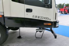 雷萨&nbsp;吊车外观                                                图片