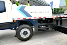 雷萨&nbsp;吊车外观                                                图片