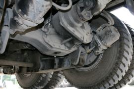 雷萨&nbsp;吊车底盘                                                图片