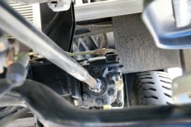 雷萨&nbsp;吊车底盘                                                图片