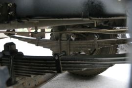 华菱底盘&nbsp;油罐车底盘图片