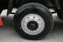 华菱底盘&nbsp;油罐车底盘图片