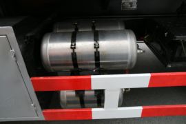 华菱底盘&nbsp;油罐车底盘图片