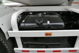 华菱M5&nbsp;混凝土搅拌车底盘                                                图片