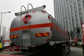 华菱底盘&nbsp;油罐车上装图片