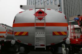 华菱底盘&nbsp;油罐车上装图片