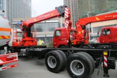 华菱重卡 270马力 6X4 随车吊(HN5251JSQ0L4)