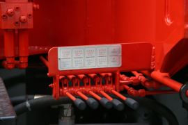 华菱M5&nbsp;随车吊底盘图片