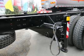 华菱M5&nbsp;随车吊底盘图片