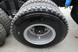 华菱M5&nbsp;随车吊底盘图片