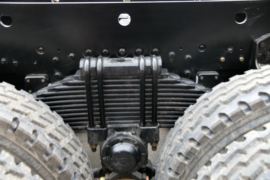 华菱M5&nbsp;随车吊底盘图片