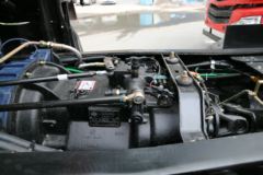 华菱重卡 336马力 8X4 随车吊底盘(HN5310JSQ0L4)