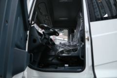 华菱 汉马中卡 180马力 4X2载货车底盘(HN1160E8M4J)