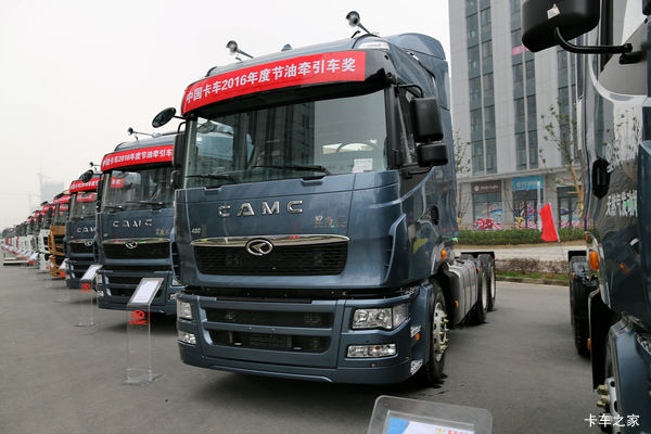 华菱 星凯马重卡 480马力 6X4牵引车