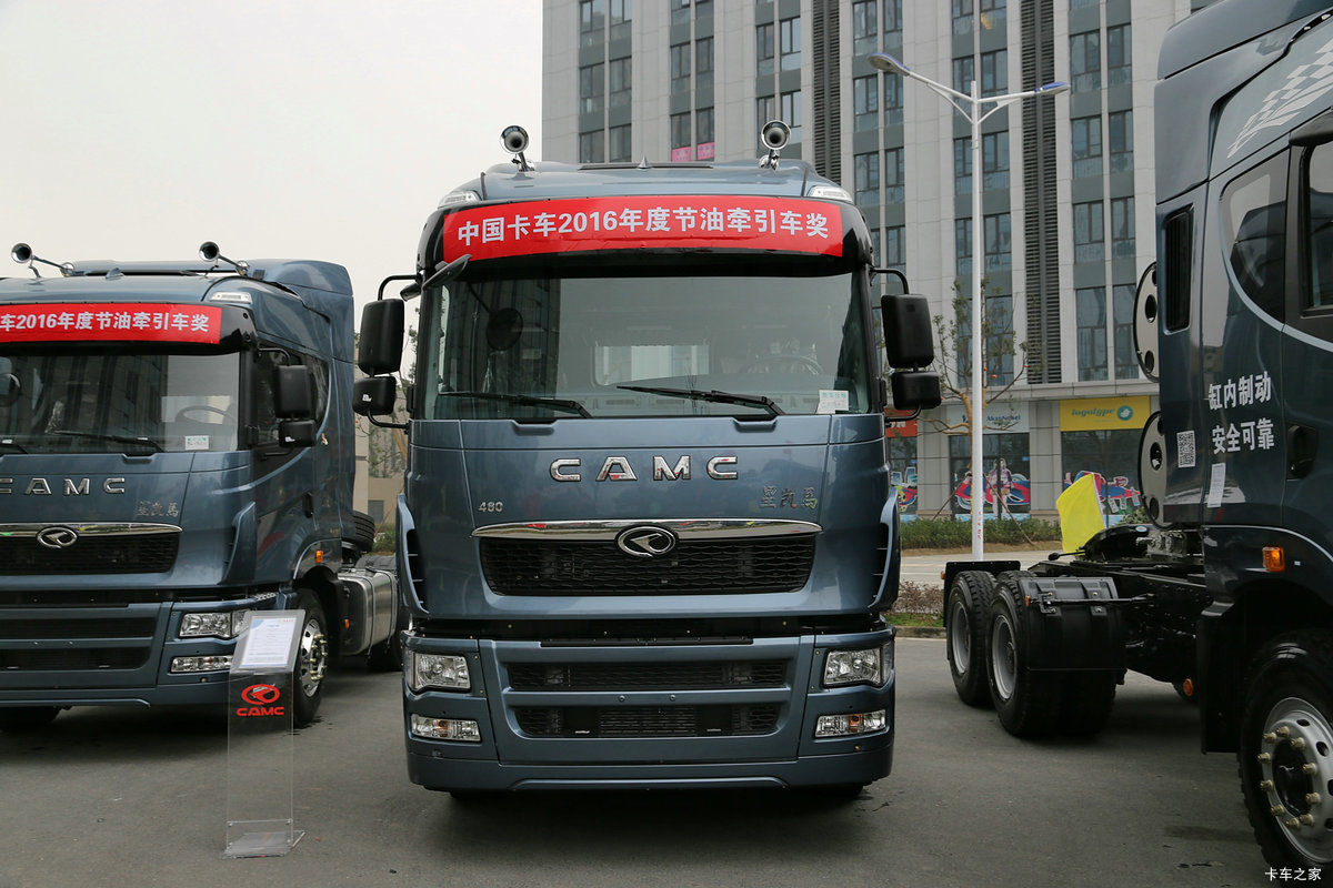 华菱 汉马H9重卡 410马力 6X4 LNG牵引车