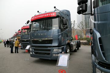 华菱 星凯马重卡 430马力 6X4牵引车(HN4252A34C2M4)