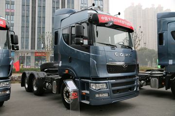 华菱 星凯马重卡 420马力 6X4牵引车(HN4252A34C2M4)