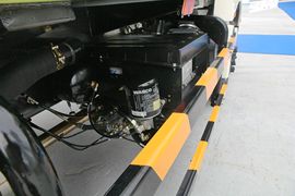 欧曼ETX&nbsp;垃圾运输车底盘图片