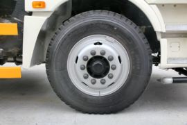 欧曼ETX&nbsp;清洗车底盘图片