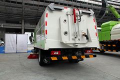 福田 欧马可3系 141马力 4X2 3T清洗车(BJ5082TXSE5-H1)