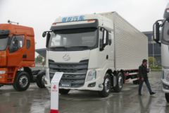 东风柳汽 乘龙H7重卡 240马力 6X2 9.6米厢式载货车(LZ5250XXYKM5CA)