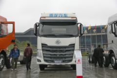 东风柳汽 乘龙H7重卡 240马力 6X2 9.6米厢式载货车(LZ5250XXYKM5CA)