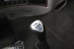 东风柳汽 乘龙H7重卡 240马力 6X2 9.6米厢式载货车(LZ5250XXYKM5CA)