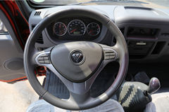 福田 欧马可3系 118马力 3.7米排半仓栅轻卡(BJ5049CCY-F4)