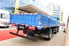 飞碟奥驰 D5系列 154马力 6X2 6.8米载货车