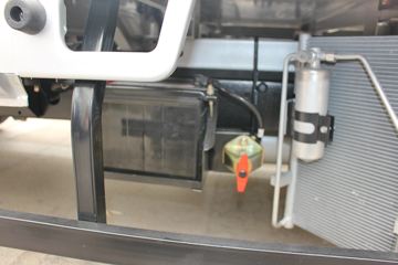 �ɵ��³� M1ϵ�� 1.2L 88���� ����/CNG 2.7��˫������΢��ͼƬ