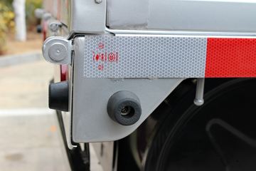 �ɵ��³� M1ϵ�� 1.2L 88���� ����/CNG 2.7��˫������΢��ͼƬ