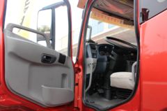 飞碟奥驰 D6系列 170马力 6X2 6.8米排半栏载货车