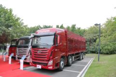 现代商用车 创虎XCIENT重卡 410马力 8X4 9.46米仓栅式载货车(CHM5310CCQKPQ77V)