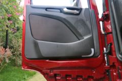 现代商用车 创虎XCIENT重卡 410马力 8X4 9.46米仓栅式载货车(CHM5310CCQKPQ77V)