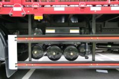 现代商用车 创虎XCIENT重卡 410马力 8X4 9.46米仓栅式载货车(CHM5310CCQKPQ77V)