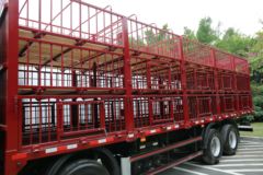 现代商用车 创虎XCIENT重卡 410马力 8X4 9.46米仓栅式载货车(CHM5310CCQKPQ77V)