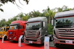 四川现代 创虎XCIENTP440重卡 440马力 6X4牵引车(提升桥)