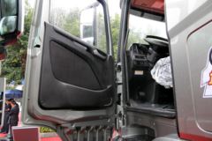 四川现代 创虎XCIENTP440重卡 440马力 6X4牵引车(提升桥)