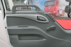 四川现代 瑞贝 113马力 2.6米双排栏板轻卡