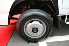 四川现代 瑞贝 113马力 2.6米双排栏板轻卡