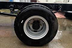 中国重汽HOWO 悍将 115马力 3800轴距载货车底盘(ZZ1107D3815D1)