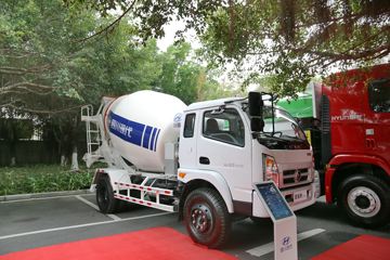 南骏汽车 瑞康 130马力 4X2 4方混凝土搅拌车