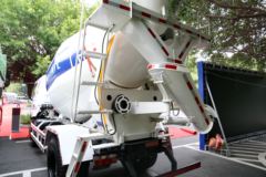 南骏汽车 瑞康 130马力 4X2 4方混凝土搅拌车